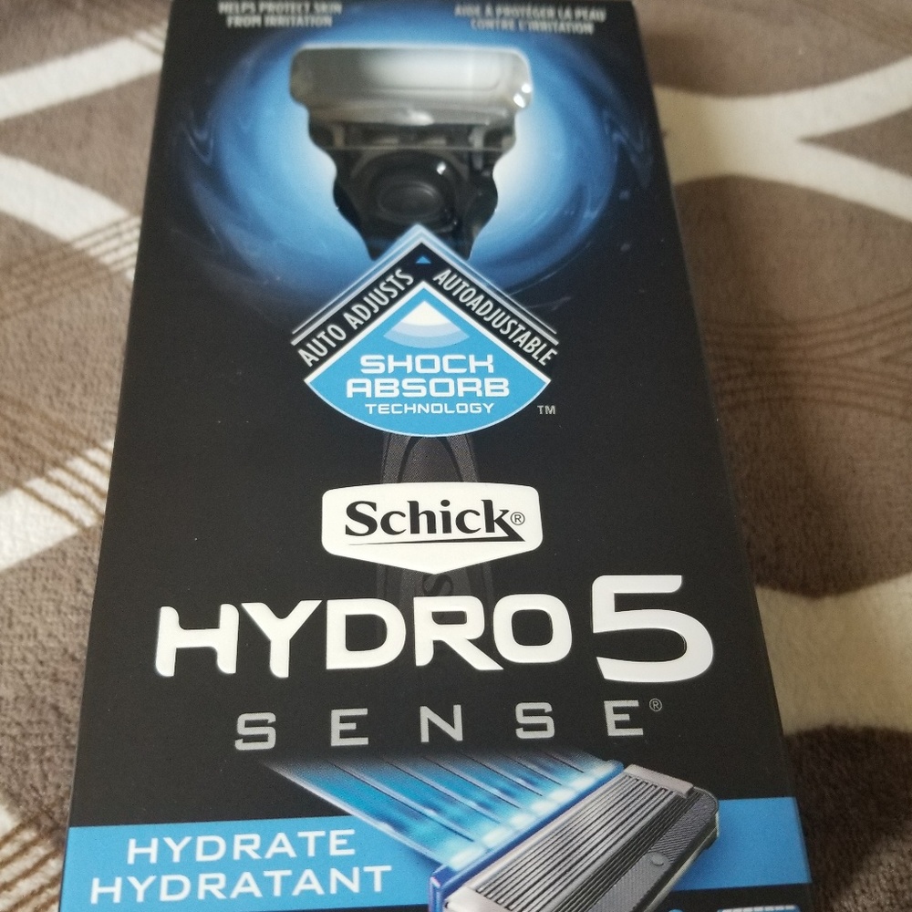 Shick Razor & Refills - Picture 3 of 3